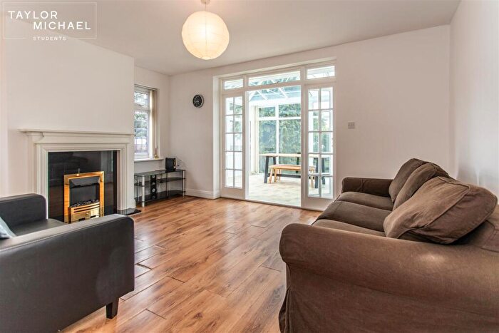 4 Bedroom Detached Bungalow To Rent In Larkfield Way, Brighton, BN1