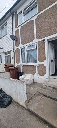 3 Bedroom Terraced House To Rent In Luton Road, Chatham, ME4