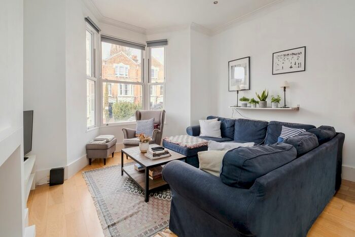 3 Bedroom Flat To Rent In Albion Road, London, N16