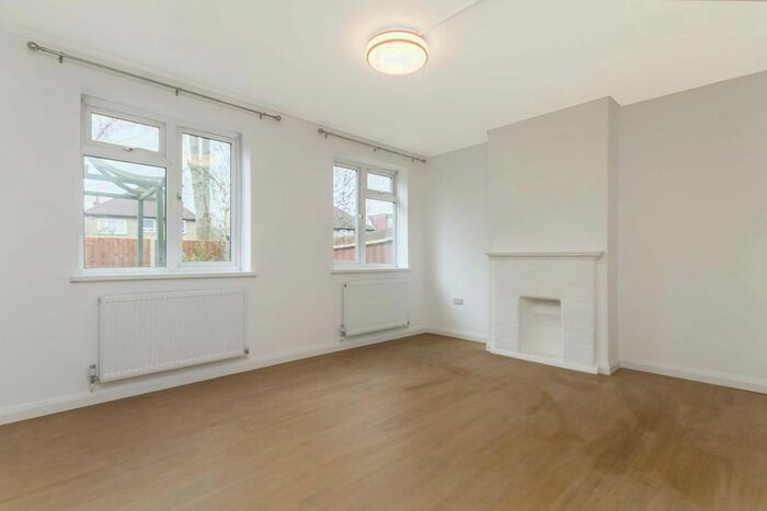 1 Bedroom Flat To Rent In Gifford Gardens, London, W7