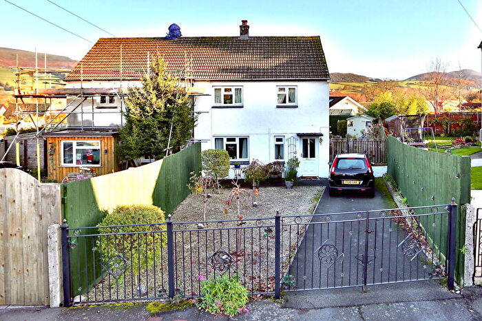 3 Bedroom Semi-Detached House For Sale In Plas Derwen, Llangattock, Crickhowell, NP8