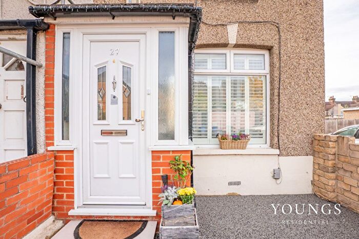 4 Bedroom End Of Terrace House For Sale In Arthur Street, Grays, RM17