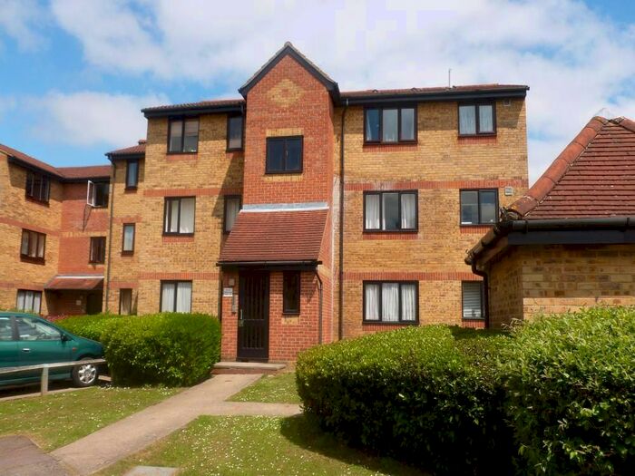 1 Bedroom Flat To Rent In Pioneer Way, Watford, WD18