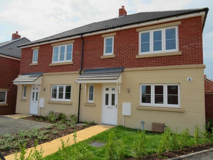 3 Bedroom Property To Rent In Honeysuckle Way, Raunds, Wellingborough, NN9