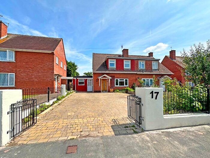 3 Bedroom Semi-Detached House For Sale In Mount Wear Square, Exeter, EX2