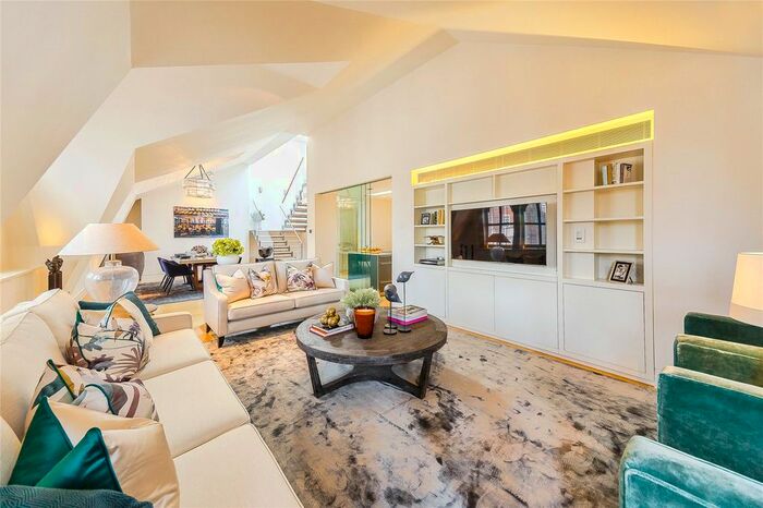 3 Bedroom Flat To Rent In Green Street, Mayfair, London W1K