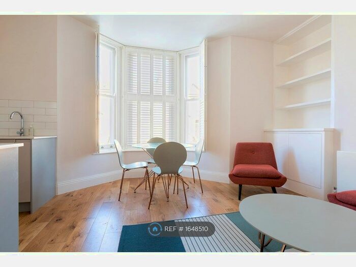 2 Bedroom Flat To Rent In Devonshire Drive, London, SE10