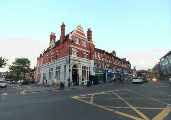 Apartment To Rent In Weston Park, Crouch End, London, N8