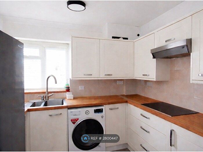 2 Bedroom Flat To Rent In Browns Court Gerrards Cross, Gerrards Cross, SL9