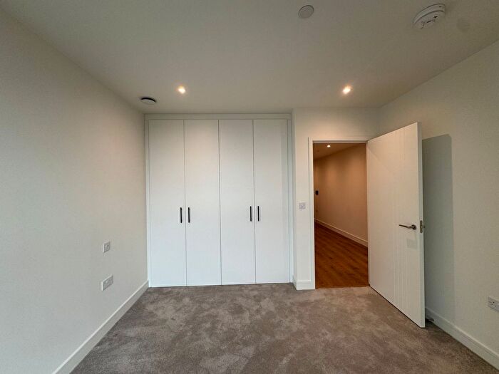 2 Bedroom Flat To Rent In Affinity View, London, E16