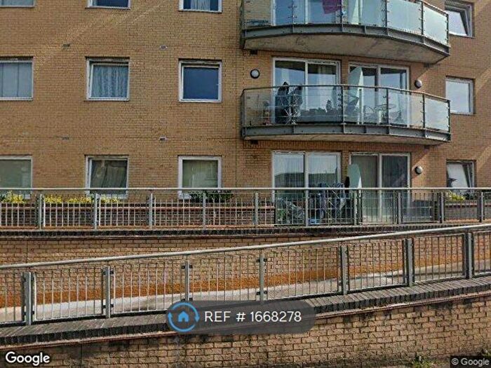 2 Bedroom Flat To Rent In Berberis House, Feltham, TW13