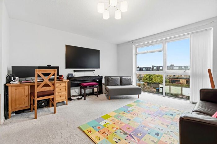 2 Bedroom Flat For Sale In Haydon Park Road, London, SW19