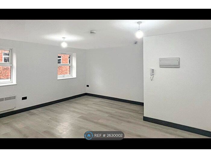 1 Bedroom Flat To Rent In High Street, Aylesbury, HP20