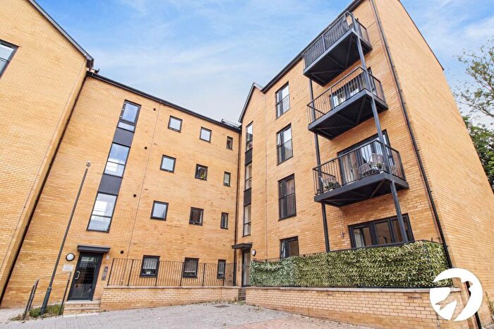 1 Bedroom Flat To Rent In Bazley Close, Swanscombe, Kent, DA10