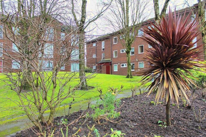 2 Bedroom Flat To Rent In Spathfield Court, Holmfield Close, Heaton Norris, SK4