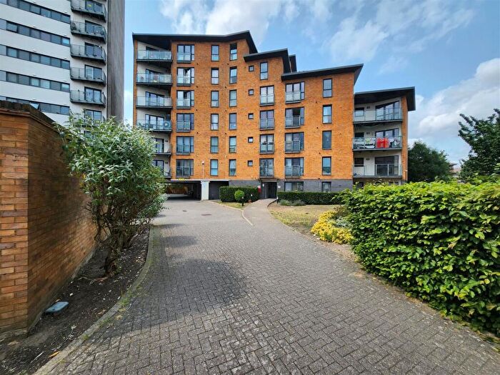 2 Bedroom Flat For Sale In Parham Drive, Ilford, IG2