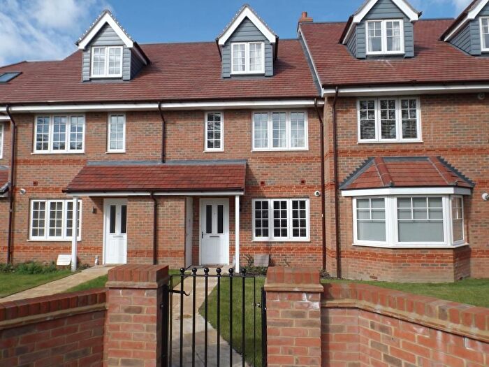 5 Bedroom Semi-detached House To Rent In Shoppenhangers Road, Maidenhead, SL6