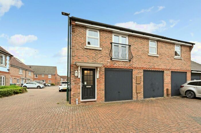 2 Bedroom Apartment To Rent In Sloe Gardens, Felpham, PO22