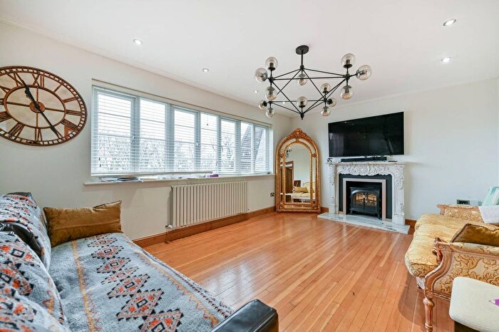 2 Bedroom Flat To Rent In Montpelier Road, Ealing, London, W5