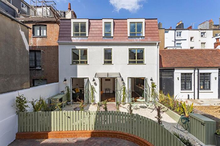 3 Bedroom House For Sale In Marine Gardens, Brighton, BN2