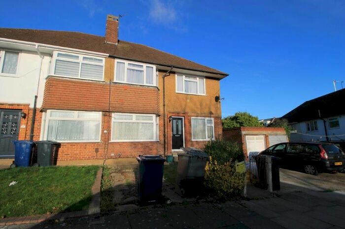 2 Bedroom Maisonette To Rent In Orchard Close, Northolt, UB5