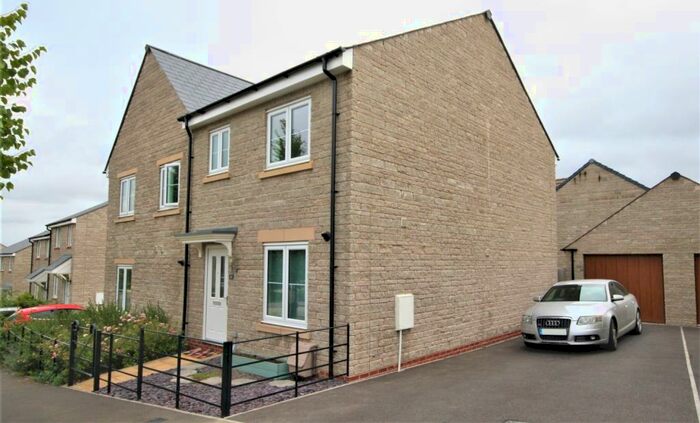 3 Bedroom Semi-Detached House To Rent In Cowleaze, Purton, SN5