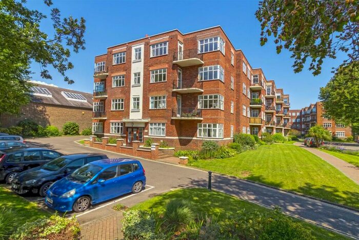 3 Bedroom Apartment To Rent In Dyke Road, Brighton, BN1