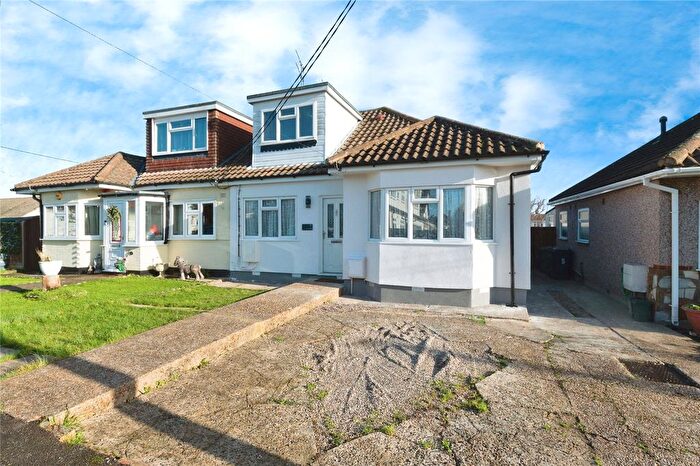 4 Bedroom Bungalow For Sale In Carruthers Drive, Wickford, Essex, SS11