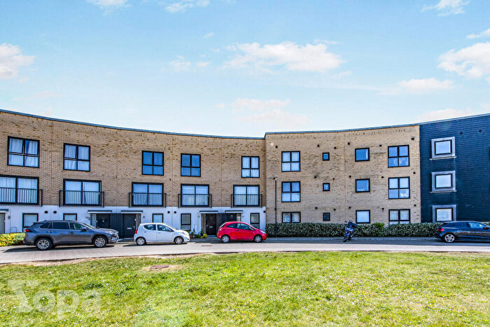 3 Bedroom Town House For Sale In Southfields Green, Gravesend, DA11