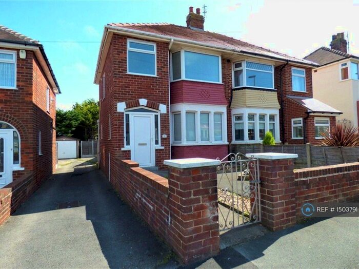 3 Bedroom Semi-Detached House To Rent In Rivington Avenue, Blackpool, FY2