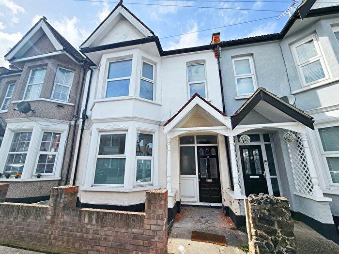 3 Bedroom Terraced House To Rent In Beedell Avenue, Westcliff-On-Sea, SS0
