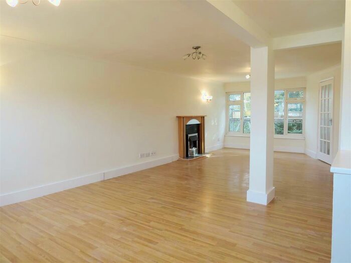 3 Bedroom House To Rent In Malvern Way, Hemel Hempstead, HP2