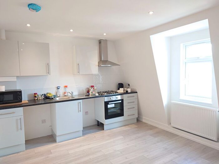 1 Bedroom Flat To Rent In Coulsdon Road, Caterham, CR3
