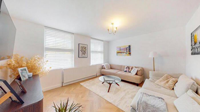 1 Bedroom Apartment For Sale In Field End Road, Pinner, HA5