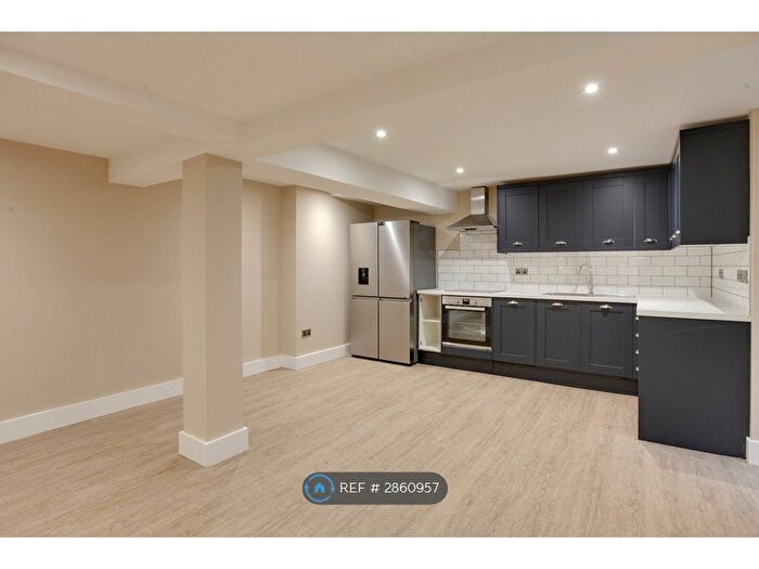 2 Bedroom Flat To Rent In Claremont Gardens, Surbiton, KT6