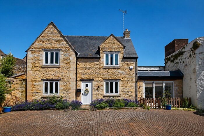 3 Bedroom Detached House For Sale In Ironmonger Street, Stamford, PE9