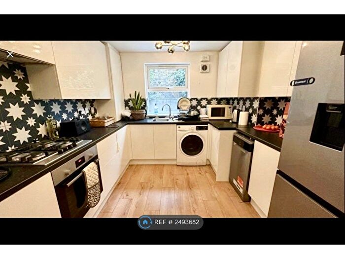4 Bedroom Flat To Rent In Kyverdale, London, N16