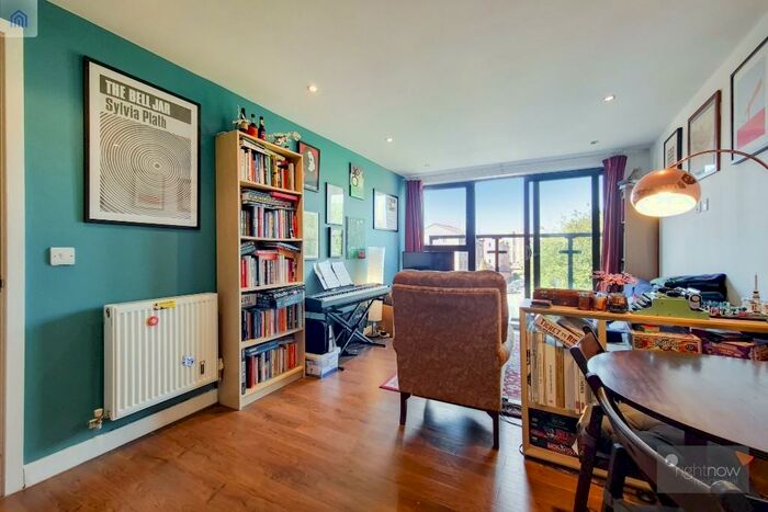 2 Bedroom Flat To Rent In Glenville Grove, London, SE8