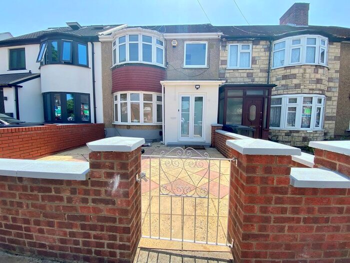 3 Bedroom Terraced House To Rent In Bilton Road, Perivale, Greenford, UB6