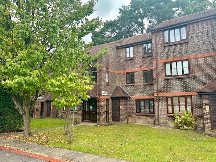 1 Bedroom Apartment To Rent In Townsend Close, Bracknell, RG12