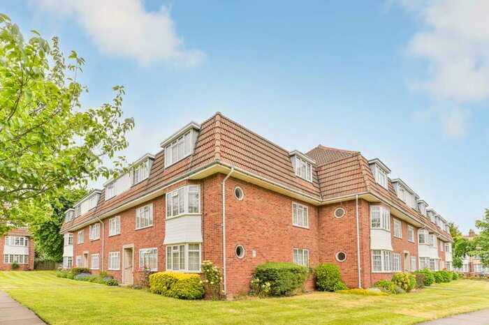 2 Bedroom Flat To Rent In Hemingford Road, Cheam, Sutton, SM3