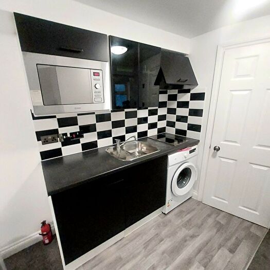 Studio To Rent In Caernarvon Close, Mitcham, CR4