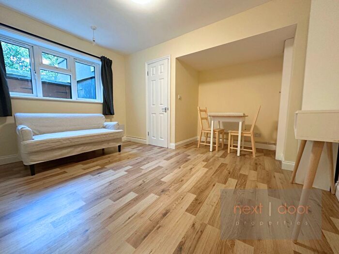 1 Bedroom Studio To Rent In South Lambeth Road, Stockwell, SW8