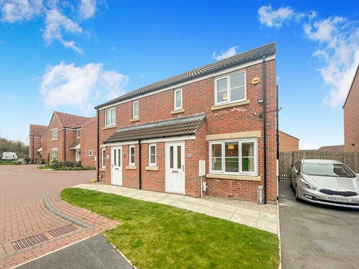 3 Bedroom Semi-Detached House For Sale In Roach Hill Walk, Leeds, West Yorkshire, LS25