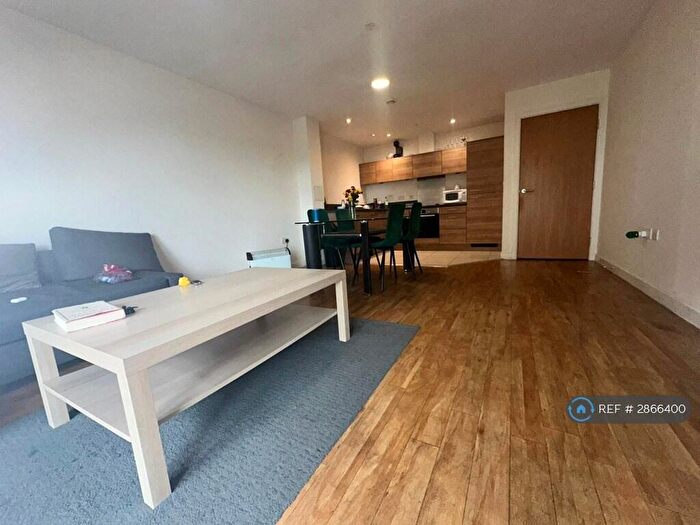 2 Bedroom Flat To Rent In Commercial Road, London, E14
