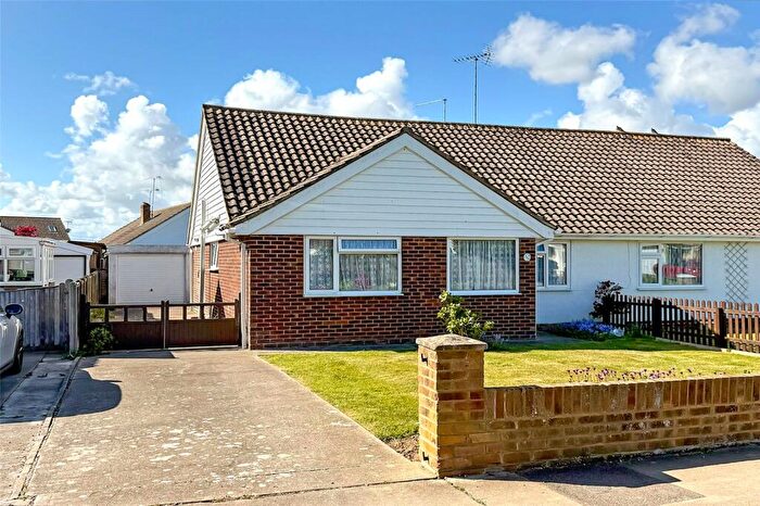 4 Bedroom Bungalow For Sale In Highdown Drive, Littlehampton, West Sussex, BN17