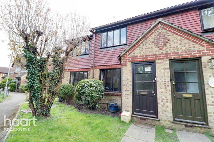 3 Bedroom End Of Terrace House To Rent In Pyegrove Chase, Bracknell, RG12