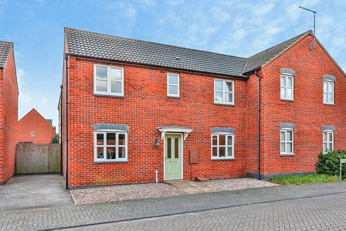 3 Bedroom Semi Detached House For Sale In Centurion Close, Hucknall, Nottingham, NG15