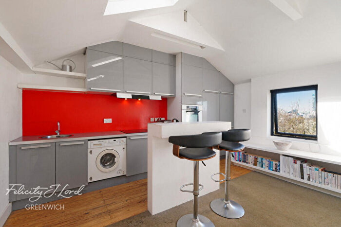 2 Bedroom Flat For Sale In Lewisham Way, SE4