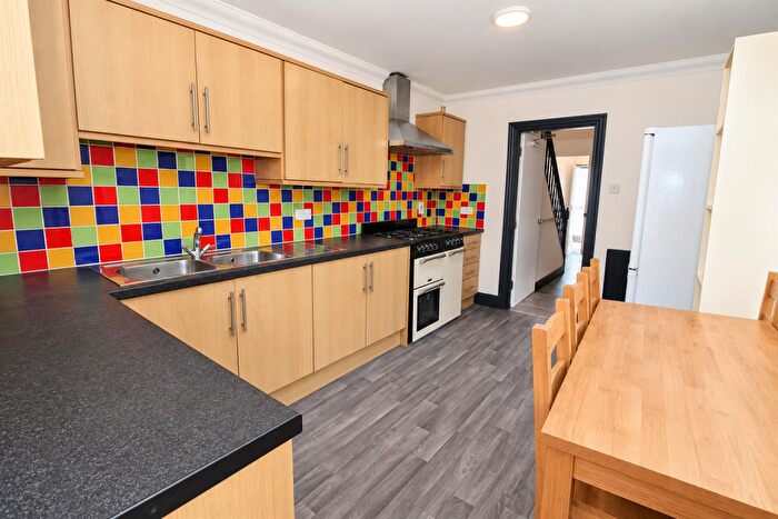 6 Bedroom Private Hall To Rent In Letty Street, Cathays, Cardiff, CF24